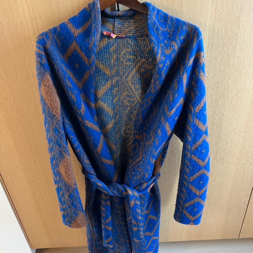 Vilagallo robe cardigan
Like new
Worn once 
Size medium